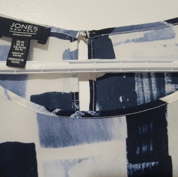 * Jones New York Signature Top - Picture 4 of 6